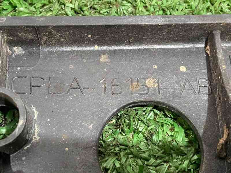 LR056963 Wing Mounting bracket upper left RANGE ROVER (L405) 2013- Used cost 30 € in stock 2 pcs.