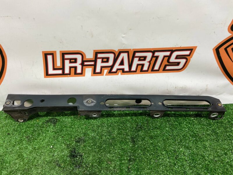 LR056963 Wing Mounting bracket upper left RANGE ROVER (L405) 2013- Used cost 30 € in stock 2 pcs.