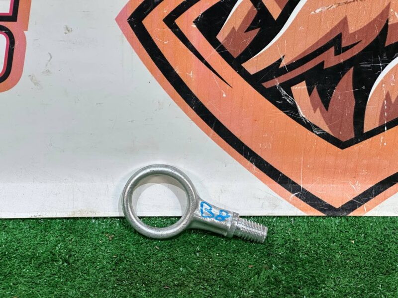 LR064194 Tow hook LAND ROVER DISCOVERY 5 (L462) Used cost 25 € in stock 2 pcs.