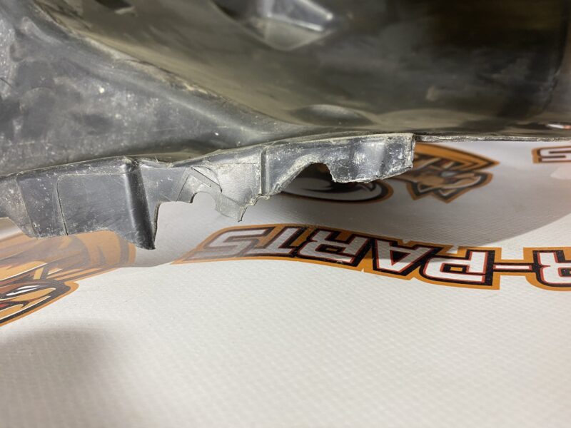 LR073058 Front right fender liner Land Rover Discovery Sport L550 (2015-) USED cost 80 € in stock 1 pcs.