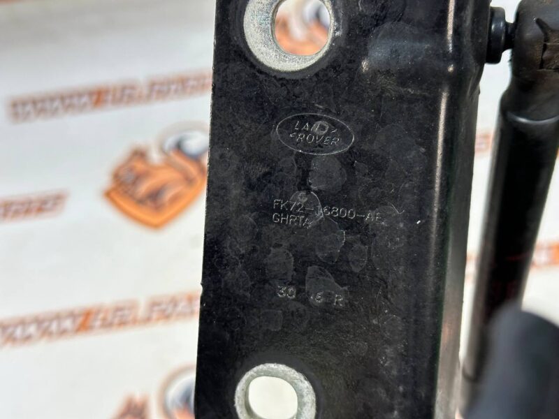 LR075405 Hood hinge right Land Rover Discovery Sport L550 (2015-) Used cost 45 € in stock 6 pcs.