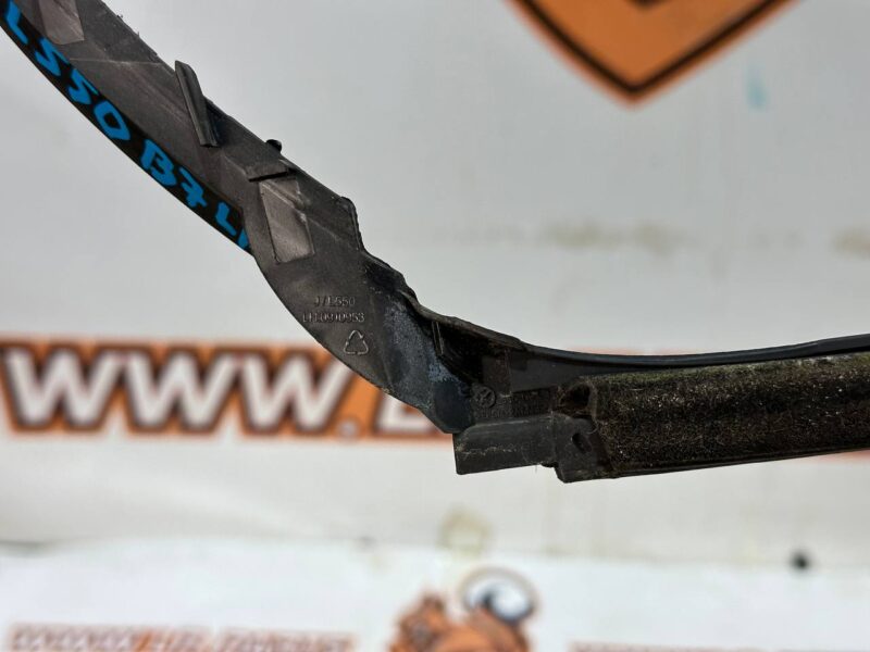 LR076577 Rear door seal left Land Rover Discovery Sport L550 (2015-) Used cost 50 € in stock 2 pcs.