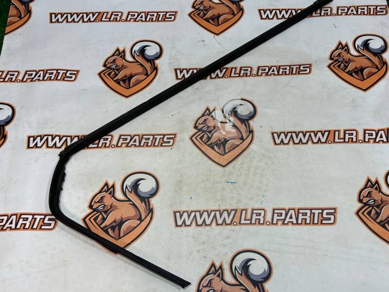 LR076577 Rear door seal left Land Rover Discovery Sport L550 (2015-) Used cost 50 € in stock 2 pcs.