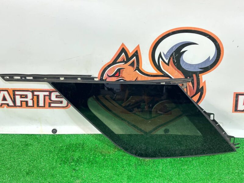 LR078383 Left rear body glass Land Rover Discovery Sport L550 (2015-) Used cost 150 € in stock 3 pcs.