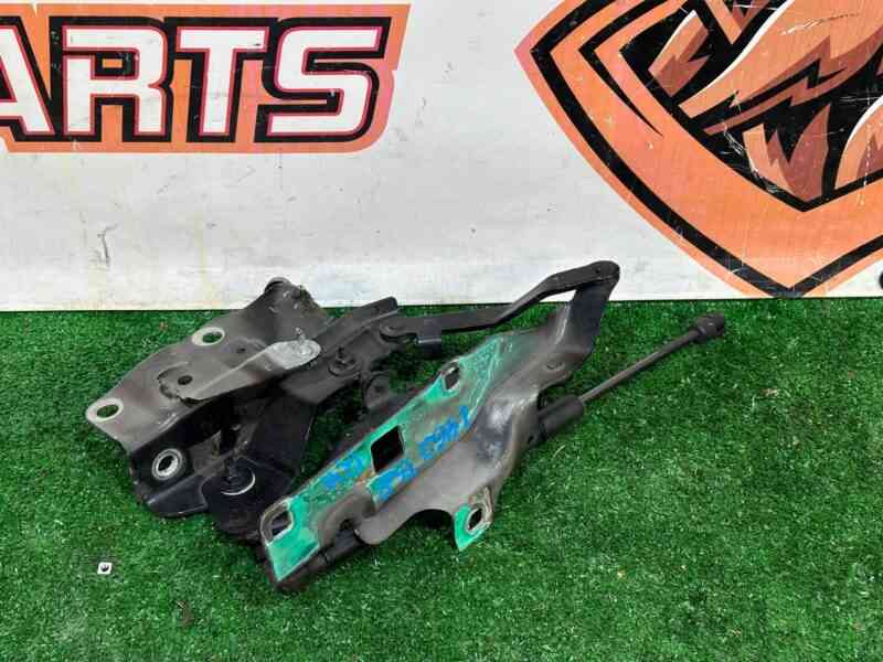 LR080203 Hood hinge right Land Rover Discovery 5 L462 (2017-) used - Image 15