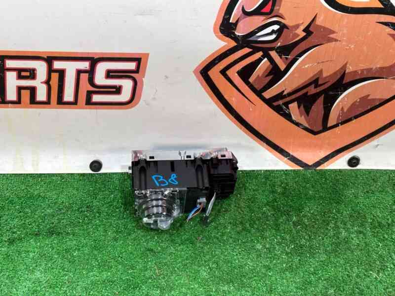 LR081361 Suspension control unit Land Rover Discovery 5 L462 (2017-) used cost 160 € in stock 1 pcs.