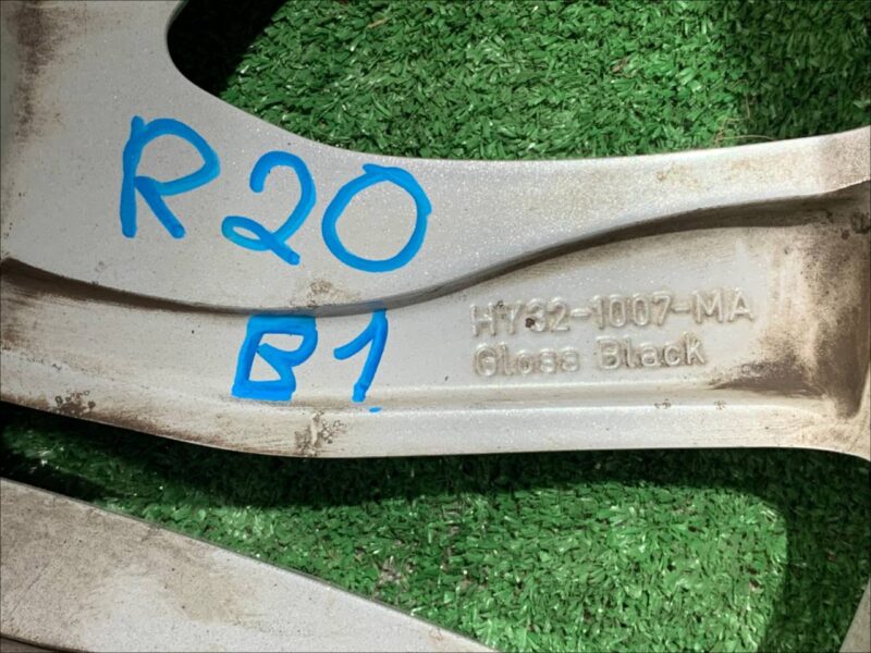 LR081587 Wheel disk 20 X 8.5 Land Rover Discovery 5 L462 (2017-) used" cost 250 € in stock 4 pcs.