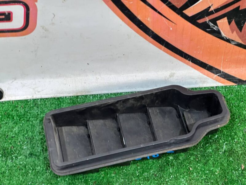 LR082151 Air duct of the rear panel of LAND ROVER DISCOVERY 5 (L462) Used cost 15 € in stock 1 pcs.