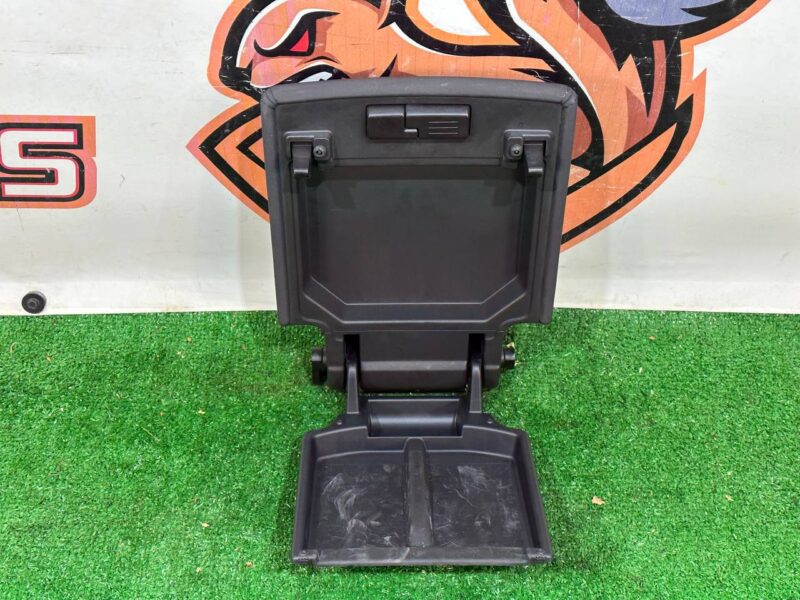 LR082447 Armrest cover of the center console Land Rover Discovery 5 L462 (2017-) USED cost 144,44 € in stock 1 pcs.