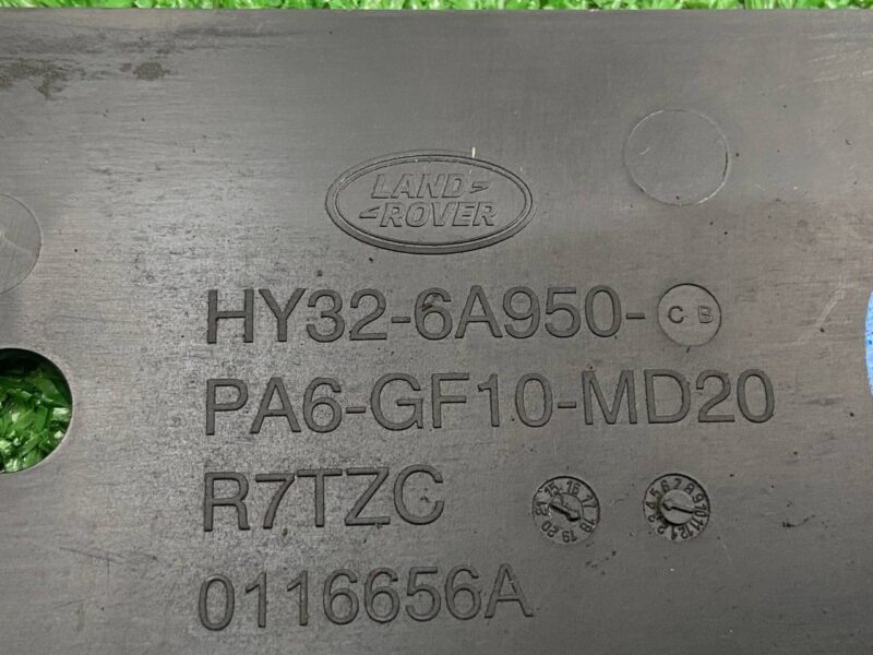 LR082523 Left engine compartment cover LAND ROVER DISCOVERY 5 (L462) Used cost 23,64 € in stock 1 pcs.