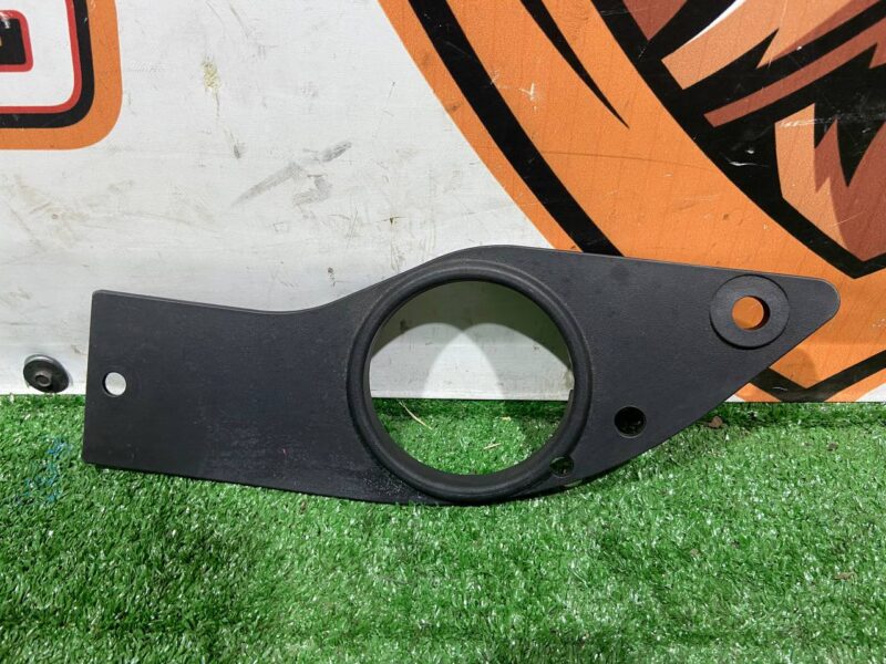 LR082523 Left engine compartment cover LAND ROVER DISCOVERY 5 (L462) Used cost 23,64 € in stock 1 pcs.