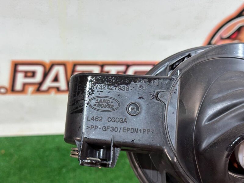 LR082816 Tank flap Land Rover Discovery 5 L462 (2017-) USED - Image 12