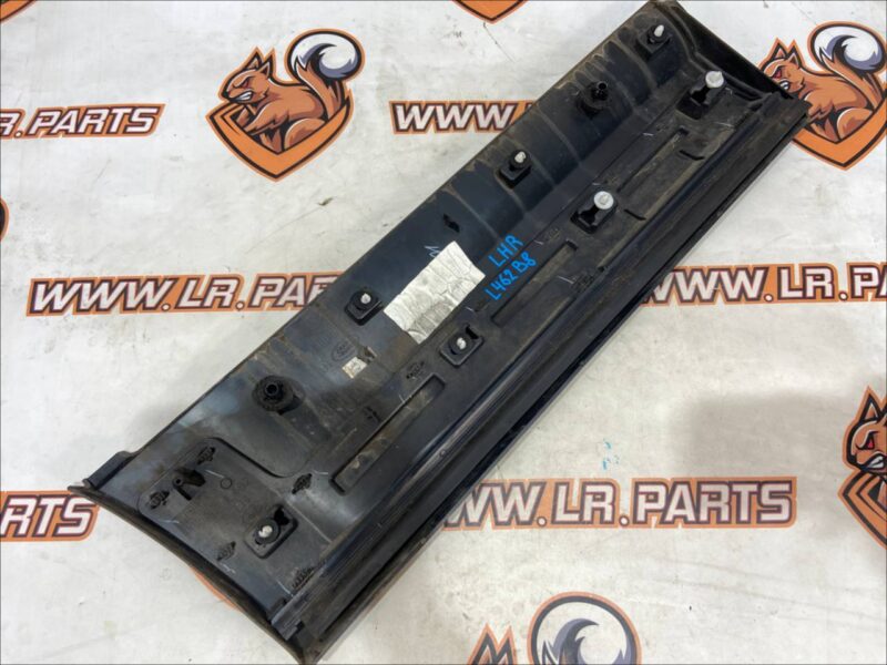 LR082945 Rear Left Door Exterior Molding Used Land Rover Discovery 5 L462 (2017-) - Image 18