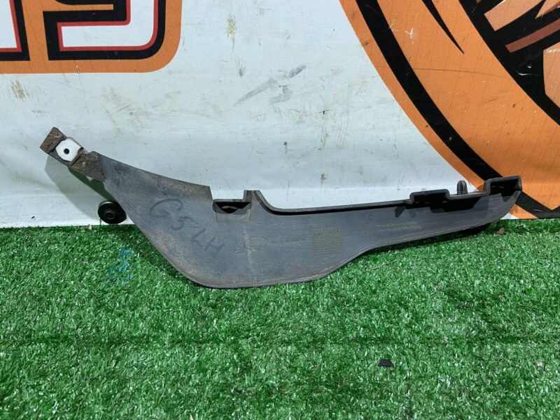 LR083069 Ventilation deflector on the front bumper left LAND ROVER DISCOVERY 5 (L462) Used cost 46 € in stock 1 pcs.