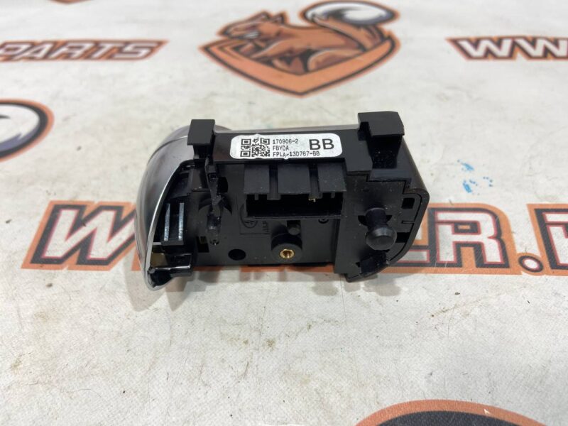LR087480 Right Steering Wheel Switch Button for Range Rover L405 (2013-2021) cost 48 € in stock 1 pcs.
