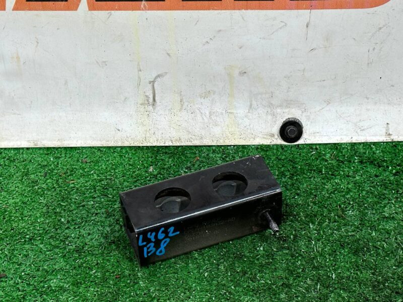 LR090887 Bracket for bumper amplifier right Range Rover Sport L494 (2014-2022) Used - Image 14