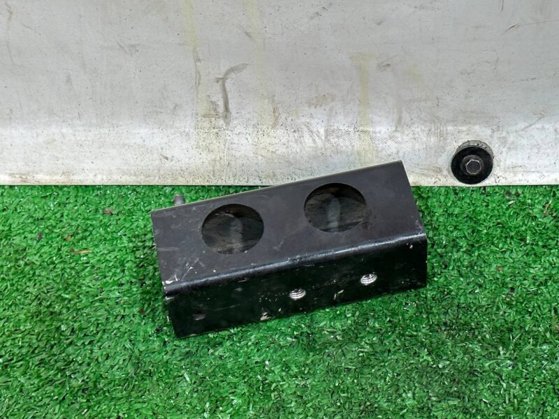 LR090887 Bracket for bumper amplifier right Range Rover Sport L494 (2014-2022) Used - Image 15