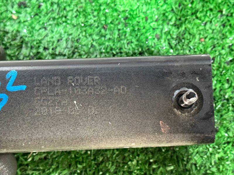 LR090887 Bracket for bumper amplifier right Range Rover Sport L494 (2014-2022) Used - Image 16