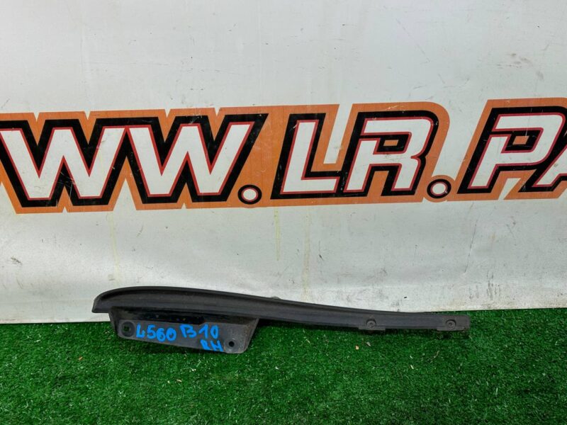 LR092697 Rear wheel arch molding right Range Rover Velar L560 (2018-) Used cost 55 € in stock 2 pcs.