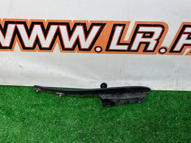LR092697 Rear wheel arch molding right Range Rover Velar L560 (2018-) Used cost 55 € in stock 2 pcs.