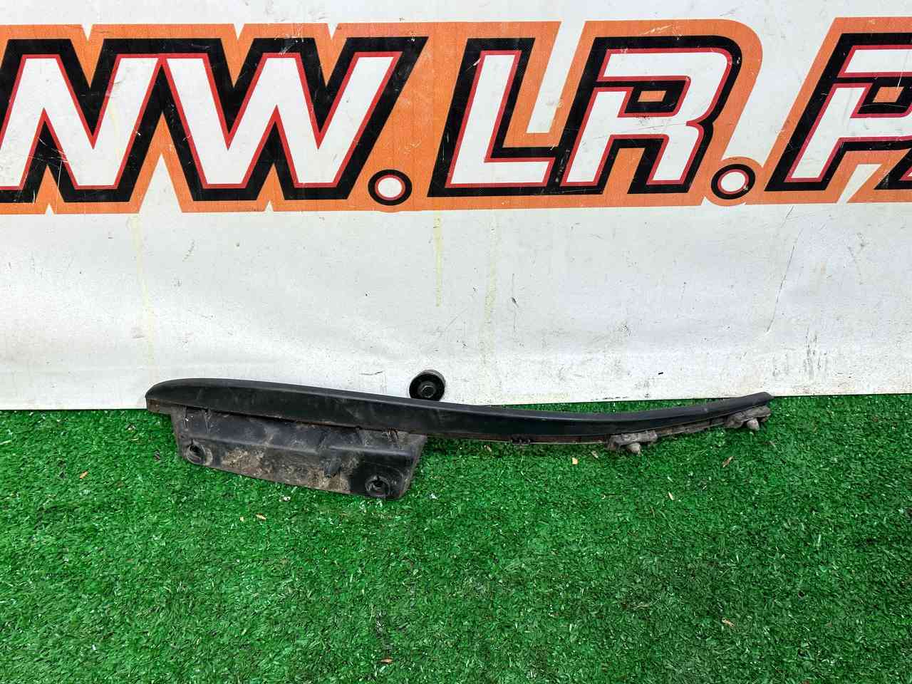 LR092698 Wheel arch fender molding rear left Range Rover Velar L560 Used cost 35 € in stock 1 pcs.