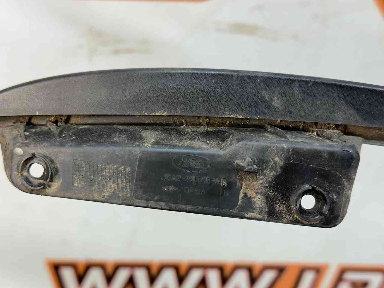 LR092698 Wheel arch fender molding rear left Range Rover Velar L560 Used cost 35 € in stock 1 pcs.