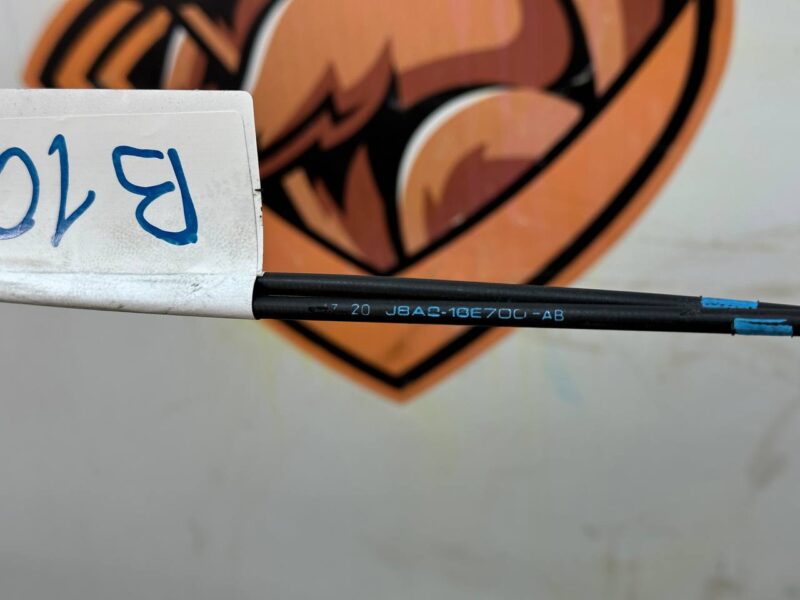 LR093225 Hood cable left/right, upper Range Rover Velar L560 (2018-) Used cost 25 € in stock 8 pcs.