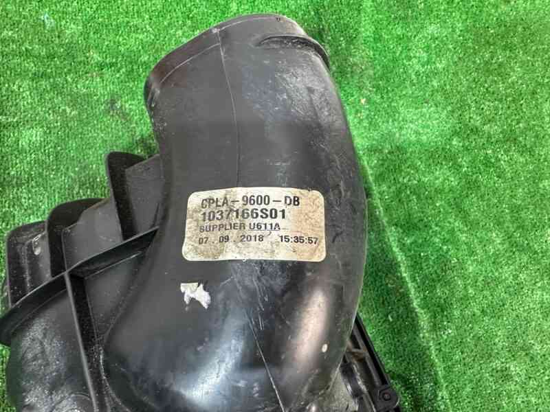 LR095789 Air filter housing right Range Rover Sport L494 (2014-2022) Used - Image 16