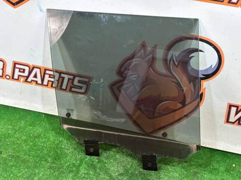 LR098187 Door glass. rear right Range Rover L405 (2013-2021) USED cost 115 € in stock 3 pcs.