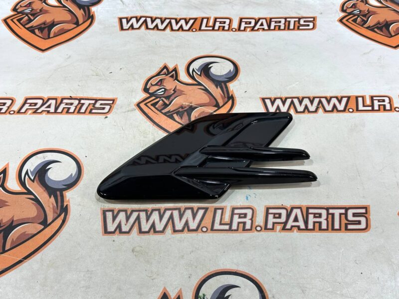 LR098778 Grille in the wing 2018- right Range Rover Sport L494 (2014-2022) Used cost 75 € in stock 1 pcs.