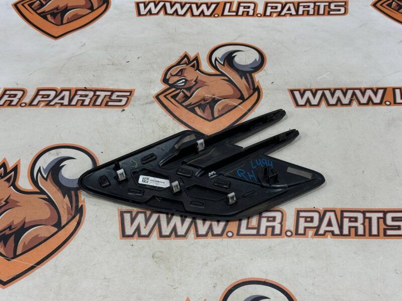 LR098778 Grille in the wing 2018- right Range Rover Sport L494 (2014-2022) Used cost 75 € in stock 1 pcs.