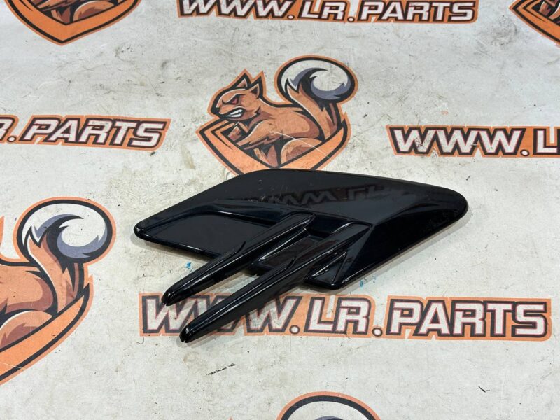 LR098789 Grille in the wing 2018- left Range Rover Sport L494 (2014-2022) Used cost 75 € in stock 2 pcs.
