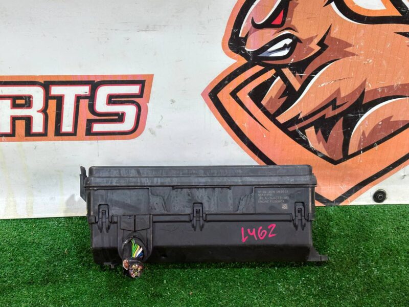 LR098963 Engine compartment fuse box Land Rover Discovery 5 L462 (2017-) Used - Image 13