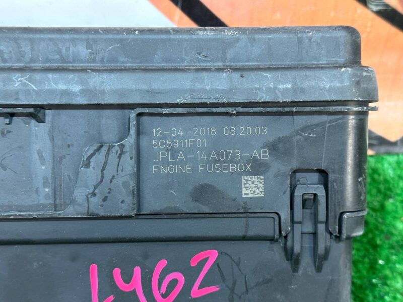 LR098963 Engine compartment fuse box Land Rover Discovery 5 L462 (2017-) Used - Image 14