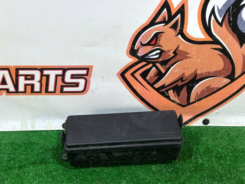 LR098963 Engine compartment fuse box Land Rover Discovery 5 L462 (2017-) Used - Image 15