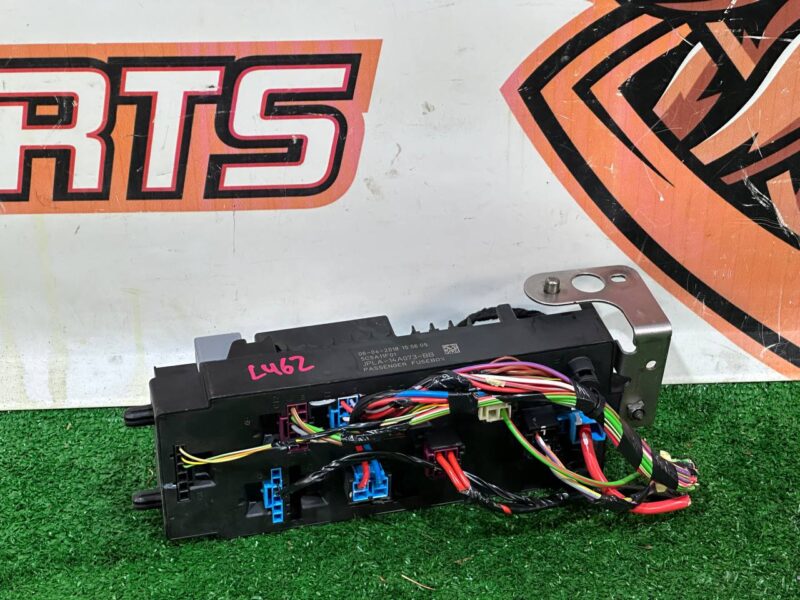 LR098969 Fuse Box Land Rover Discovery 5 L462 (2017-) Used - Image 26