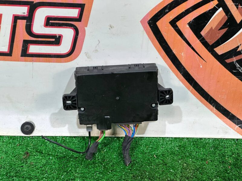 LR099141 Land Rover Discovery 5 L462 (2017-) Alarm Unit Used cost 75 € in stock 3 pcs.