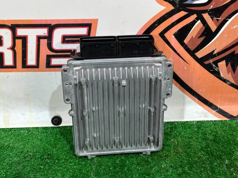 LR106651 Engine control unit 3.0TD Land Rover Discovery 5 L462 (2017-) USED cost 380 € in stock 3 pcs.