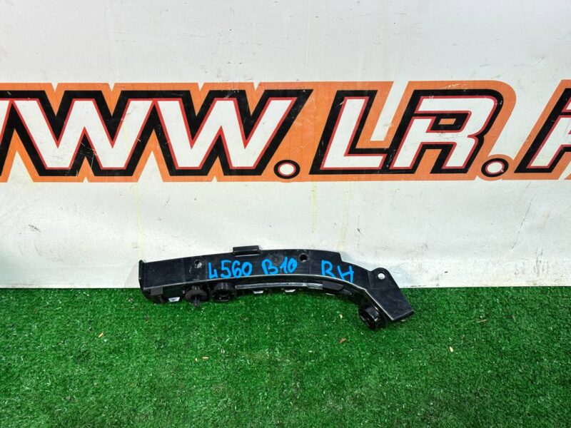 LR109393 Rear bumper mounting bracket, right upper Range Rover Velar L560 (2018-) Used cost 25 € in stock 1 pcs.