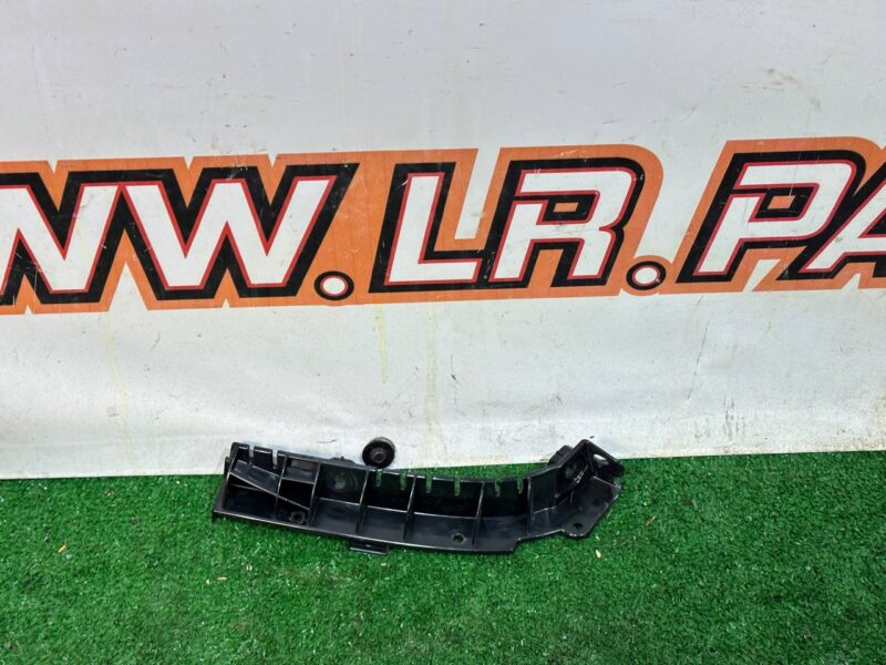 LR109393 Rear bumper mounting bracket, right upper Range Rover Velar L560 (2018-) Used cost 25 € in stock 1 pcs.