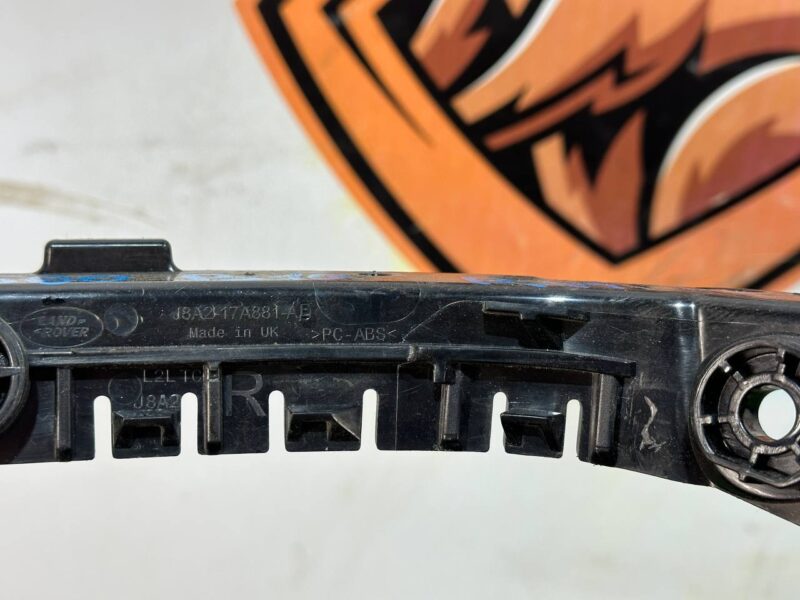 LR109393 Rear bumper mounting bracket, right upper Range Rover Velar L560 (2018-) Used cost 25 € in stock 1 pcs.