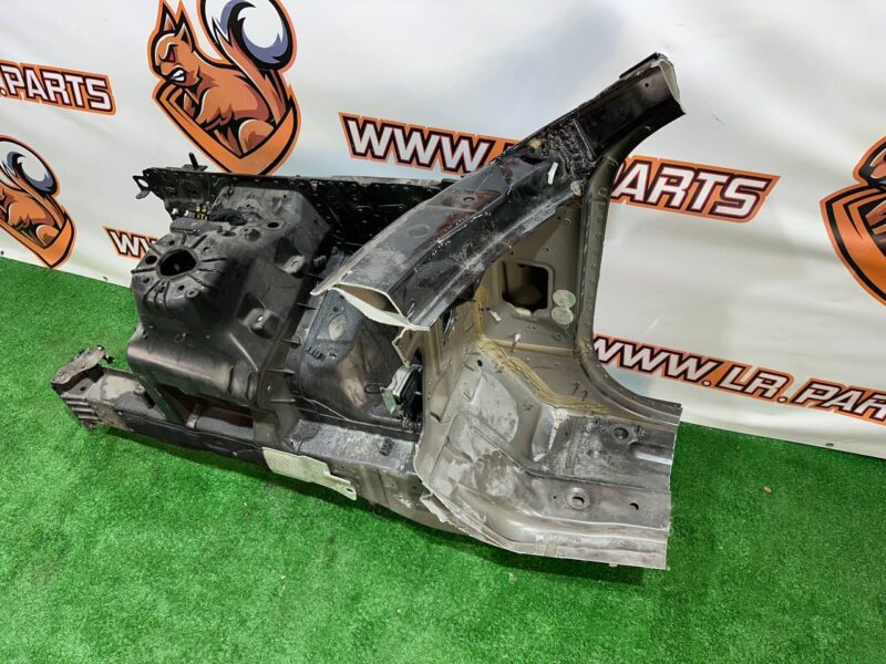 LR111045 Quarter front right Land Rover Discovery 5 L462 used - Image 12