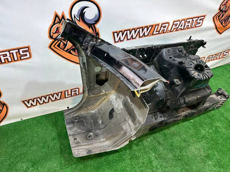 LR111046 Quarter front left fender Land Rover Discovery 5 L462 used cost 500 € in stock 1 pcs.