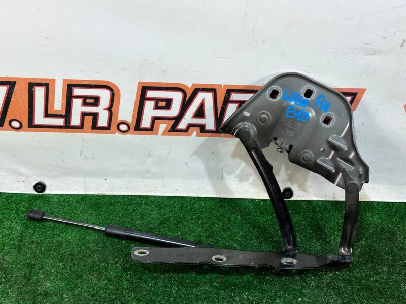 LR111644 Hood hinge right Range Rover Velar L560 (2018-) Used cost 50 € in stock 5 pcs.