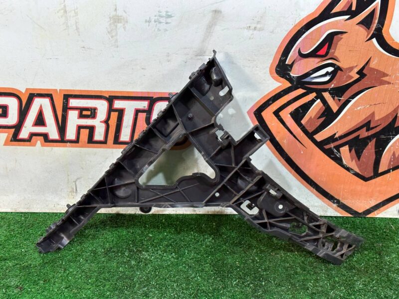 LR112657 Used RANGE ROVER VELAR (L560) bumper mounting bracket cost 38 € in stock 1 pcs.