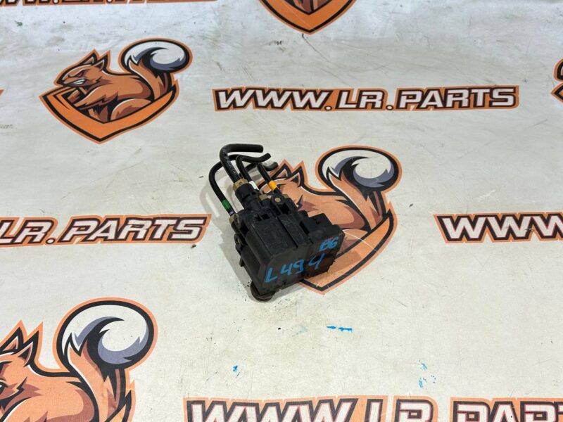 LR113342 Electromagnetic air suspension valve rear Range Rover Sport L494 Used - Image 38