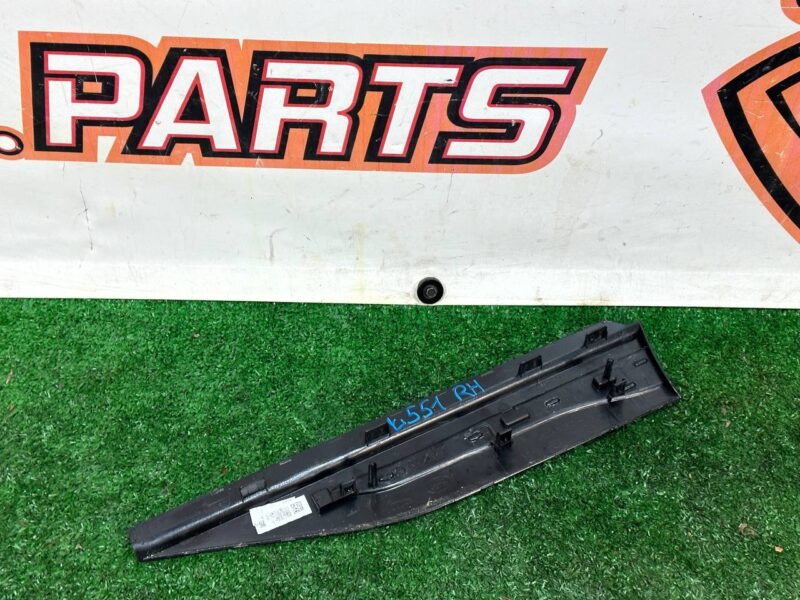 LR114470 Right wing molding Range Rover Evoque New L551 (2019-) Used cost 75 € in stock 2 pcs.