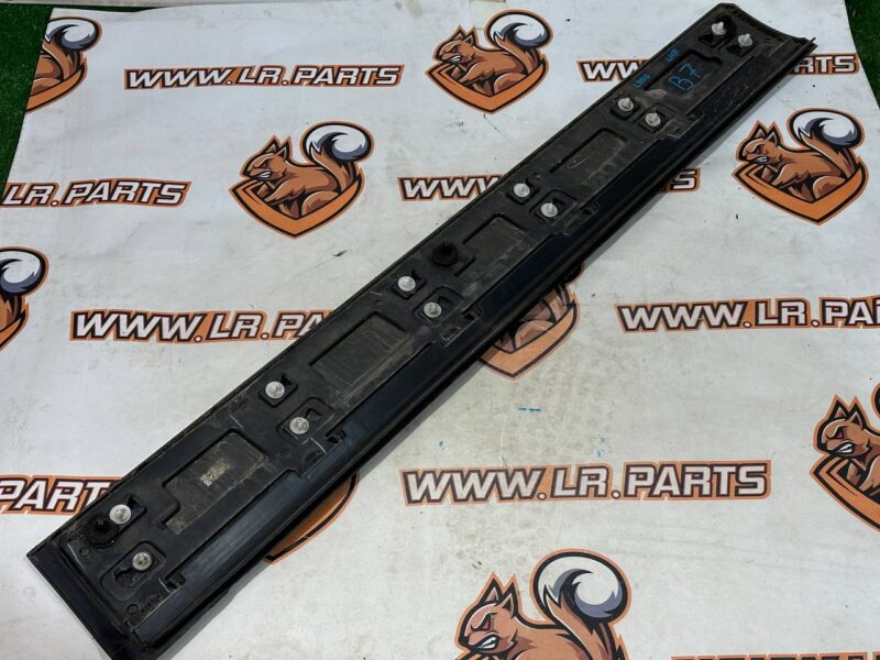 LR116797 Molding front left lower door Land Rover Discovery Sport L550 (2015-) Used cost 60 € in stock 3 pcs.
