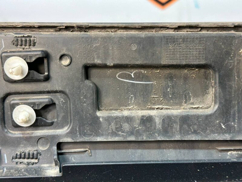 LR116797 Molding front left lower door Land Rover Discovery Sport L550 (2015-) Used cost 60 € in stock 3 pcs.