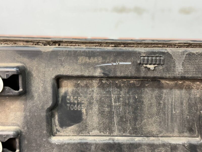 LR116799 Door molding Rear left lower Land Rover Discovery Sport L550 (2015-) Used cost 50 € in stock 2 pcs.